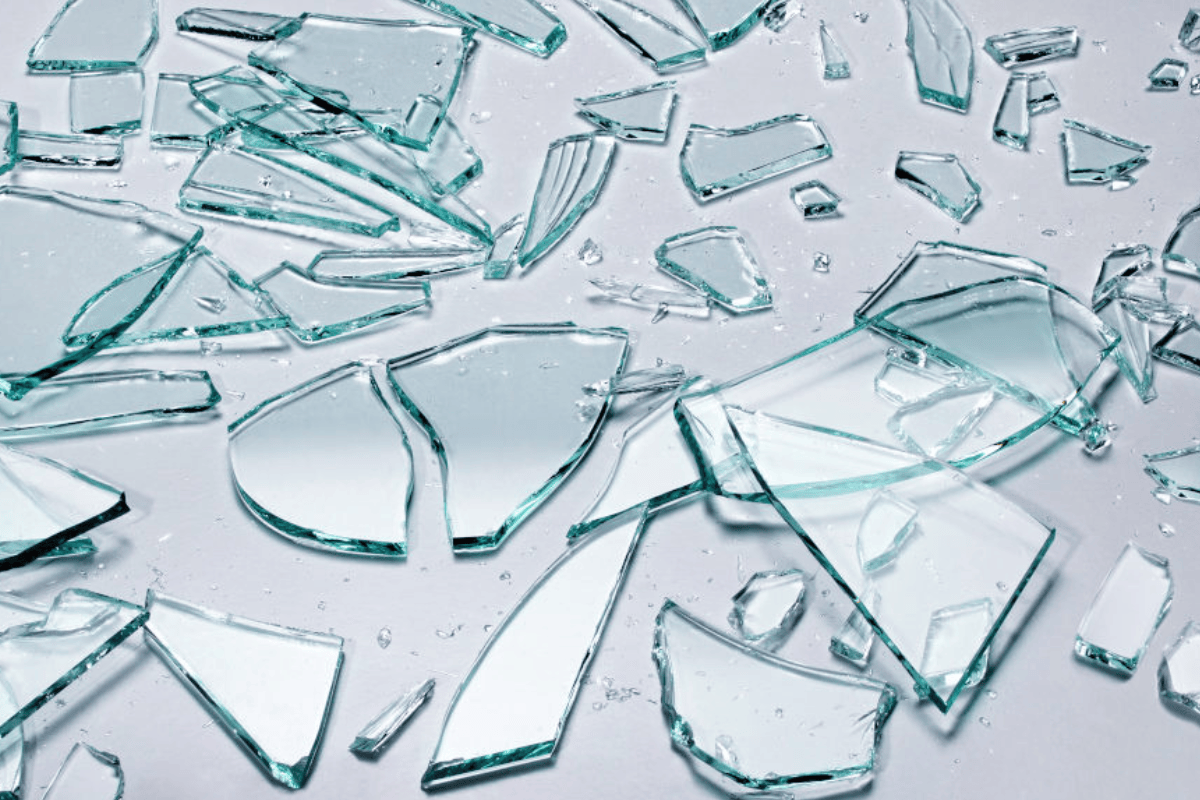 Glasplatten in einer Reihe zu sehen